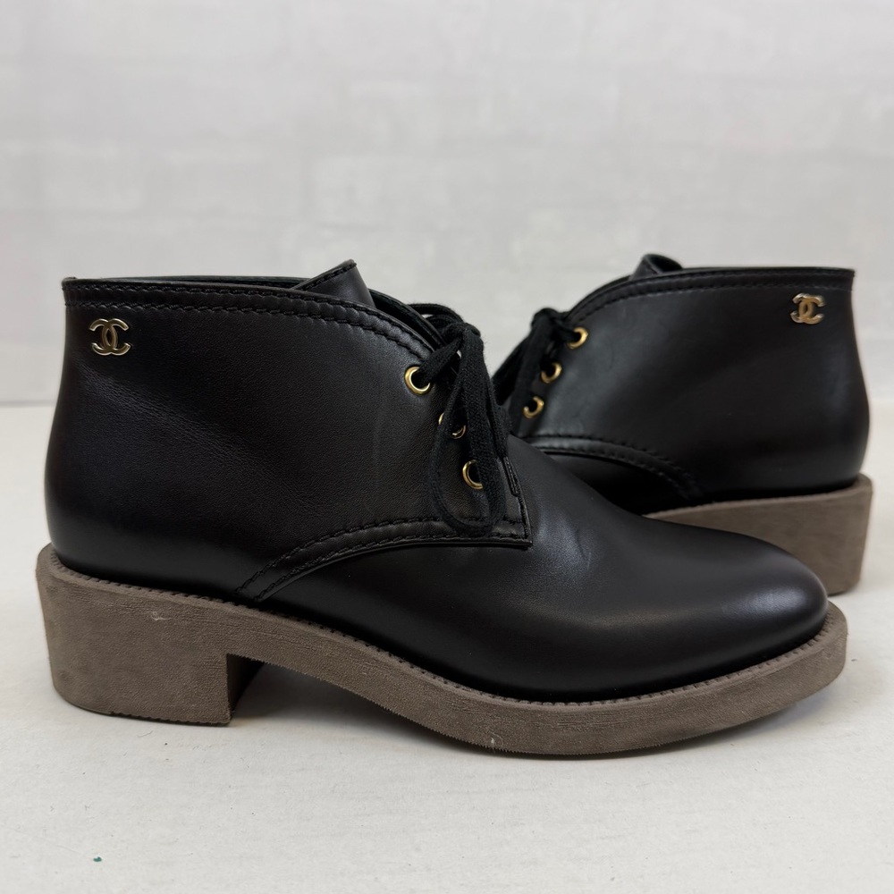 Chanel Black Leather Lace-Up Ankle Boots G31797 CC Logo Crepe Sole Sz40 US 9.5